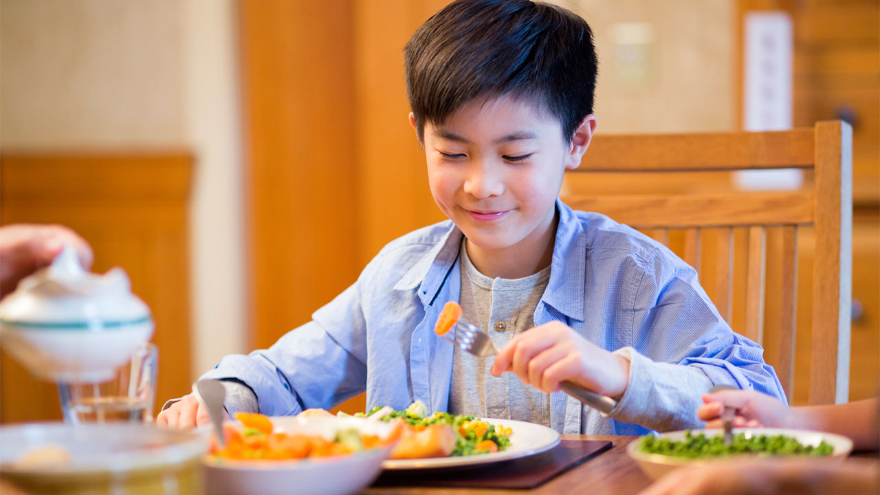 7 Tips Membiasakan Pola Makan Gizi Seimbang Sejak Kecil